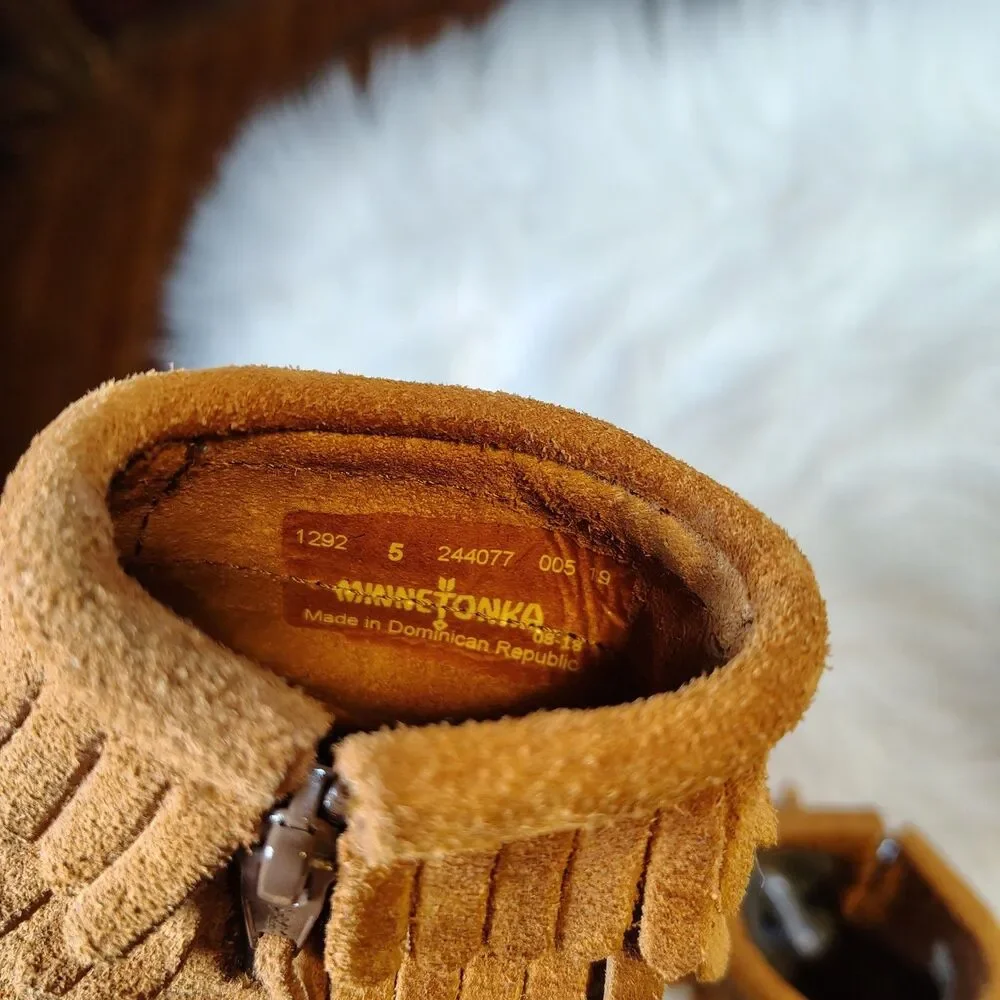 Minnetonka Kids Unisex Suede Leather Ankle Double Fringe Moccasins Shoes Size 5